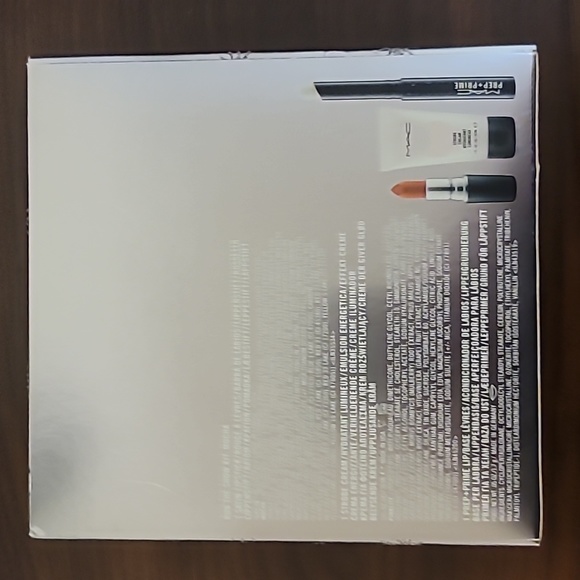 MAC make up kit - Picture 2 of 2